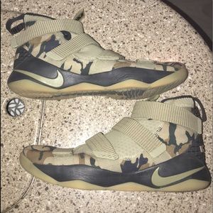 Nike Lebron soldier